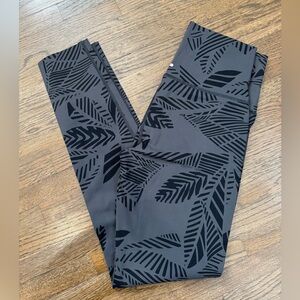 Aerie Black and Gray Patterned Leggings Medium